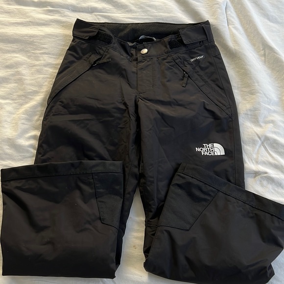 GIRLS North Face snow pants size:Small